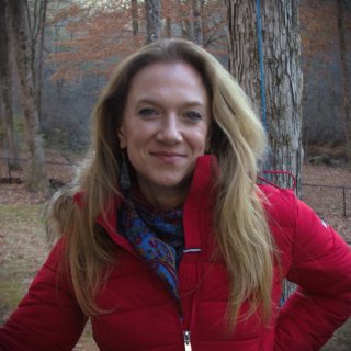 Amanda Snyder's headshot